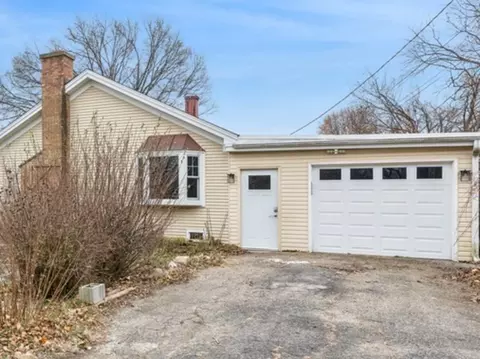 21521 W Highland Dr, Lake Zurich, IL 60047