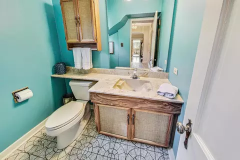 Bath - 403 Audubon Rd, Riverside, IL 60546 photo 1 of 3