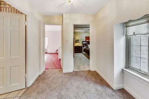 Entry Way - 403 Audubon Rd, Riverside, IL 60546 photo 2 of 3