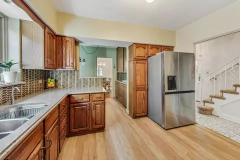 Kitchen - 403 Audubon Rd, Riverside, IL 60546 photo 3 of 4