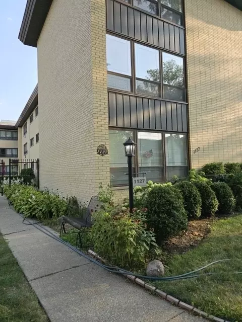 1127 Erie St #3C, Oak Park, IL 60302