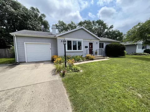 627 Sussex Ln, Crystal Lake, IL 60014