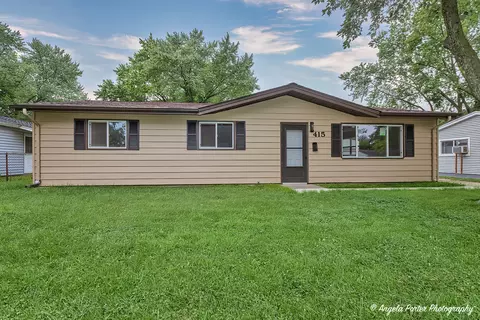 415 Oakwood Rd, Wauconda, IL 60084