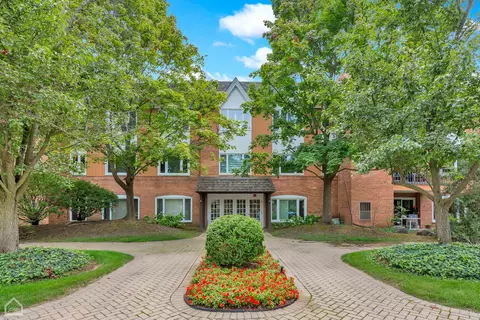 207 Rivershire Ln #305, Lincolnshire, IL 60069