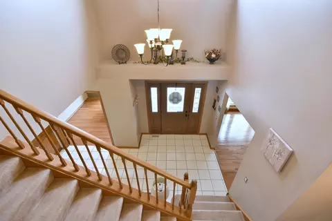 Entry Way - 223 Sangamon Ct, Bartlett, IL 60103 photo 3 of 5