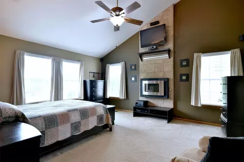 Bedroom - 223 Sangamon Ct, Bartlett, IL 60103 photo 1 of 10