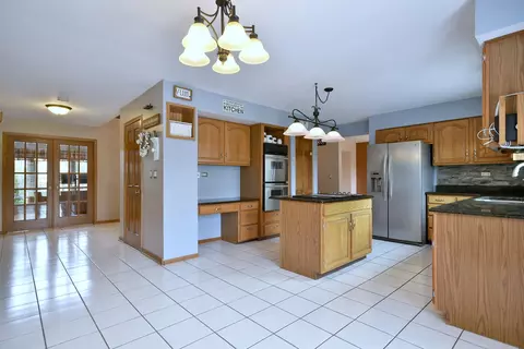 Kitchen - 223 Sangamon Ct, Bartlett, IL 60103 photo 1 of 6