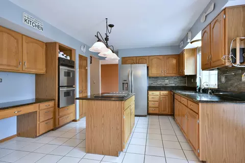 Kitchen - 223 Sangamon Ct, Bartlett, IL 60103 photo 2 of 6