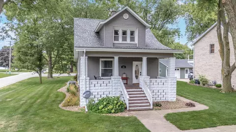 202 E 6th St, Gridley, IL 61744