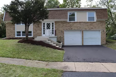 2 Revere Ct, Bolingbrook, IL 60440