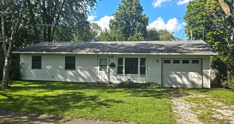 2110 Country Squire Dr, Urbana, IL 61802