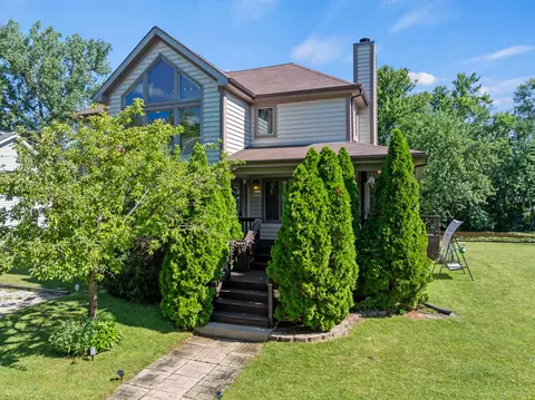 25138 W Lake Ave, Ingleside, IL 60041