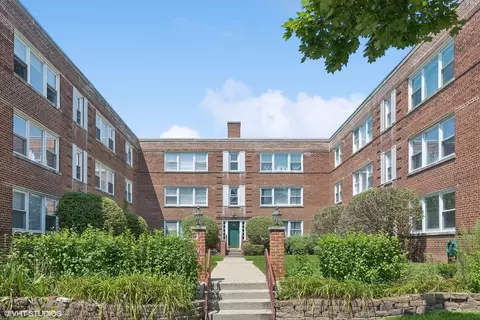 2208 W Farwell Ave #3, Chicago, IL 60645