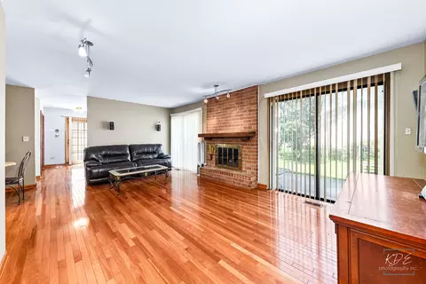 Living - 621 N Pinecrest Rd, Bolingbrook, IL 60440 photo 1 of 5