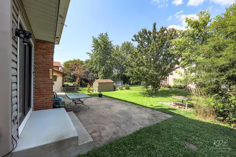 Exterior - 621 N Pinecrest Rd, Bolingbrook, IL 60440 photo 5 of 7