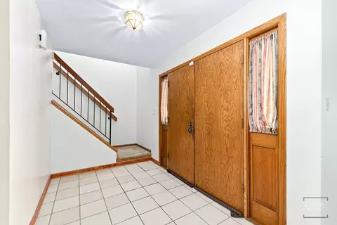 Entry Way - 621 N Pinecrest Rd, Bolingbrook, IL 60440 photo 2 of 2