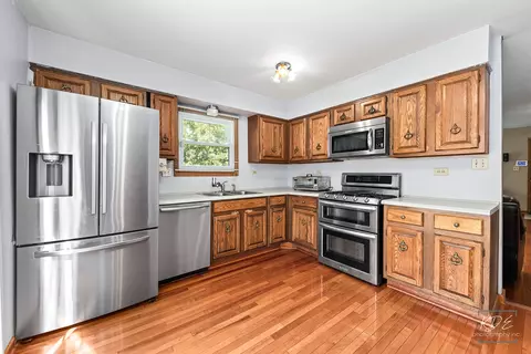 Kitchen - 621 N Pinecrest Rd, Bolingbrook, IL 60440 photo 2 of 2