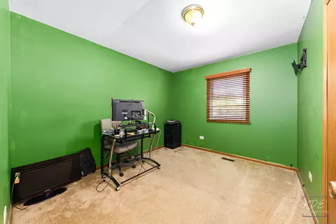 Bedroom - 621 N Pinecrest Rd, Bolingbrook, IL 60440 photo 3 of 4