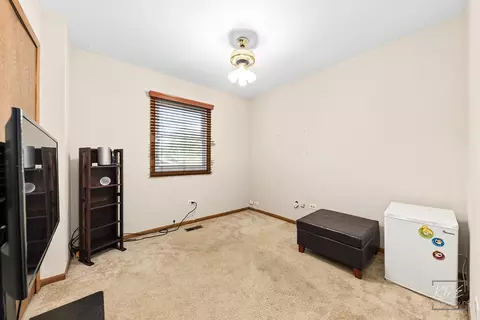 Bedroom - 621 N Pinecrest Rd, Bolingbrook, IL 60440 photo 4 of 4