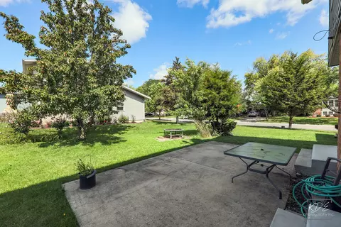 Exterior - 621 N Pinecrest Rd, Bolingbrook, IL 60440 photo 6 of 7