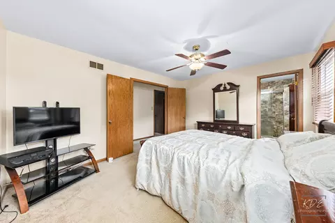 Bedroom - 621 N Pinecrest Rd, Bolingbrook, IL 60440 photo 1 of 4