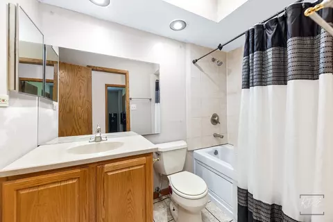 Bath - 621 N Pinecrest Rd, Bolingbrook, IL 60440 photo 3 of 3