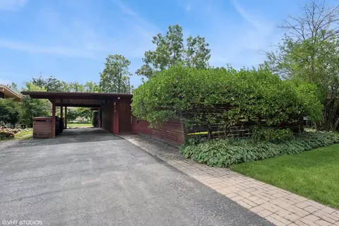 429 E Drury Ln, Barrington, IL 60010