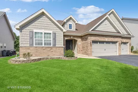 736 N Sleepy Hollow Ln, Romeoville, IL 60446