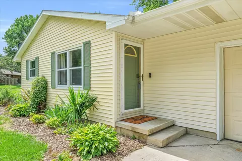405 S White St, Sidney, IL 61877