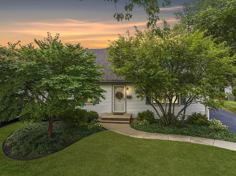 210 N Schubert St, Palatine, IL 60067
