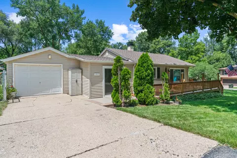 1217 Pine St, Lake In The Hills, IL 60156