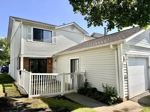 4 N Waterford Dr, Schaumburg, IL 60194