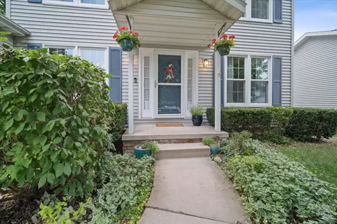 1024 Kings Mill Rd, Normal, IL 61761 photo 2