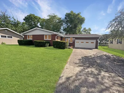 1413 Kenneth Dr, Rantoul, IL 61866