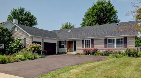 107 S Hankes Rd, Aurora, IL 60506