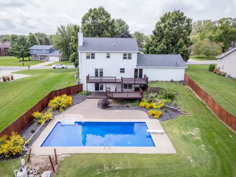 3002 W Greenfield Dr, Freeport, IL 61032
