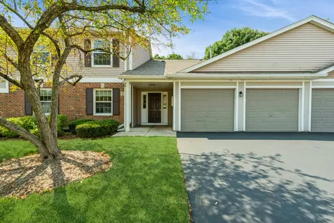 379 Woodview Cir #A, Elgin, IL 60120