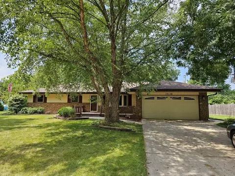 10158 Bluebonnet Dr, Machesney Park, IL 61115