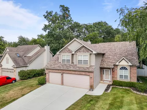 55 W Chestnut Ct, Elgin, IL 60120