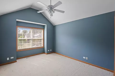 55 W Chestnut Ct, Elgin, IL 60120 photo 22