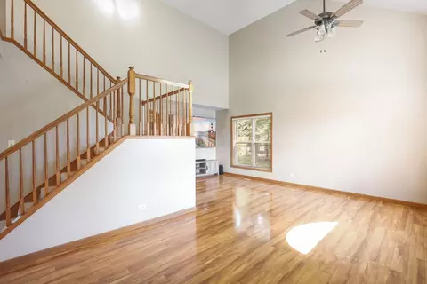 55 W Chestnut Ct, Elgin, IL 60120 photo 18