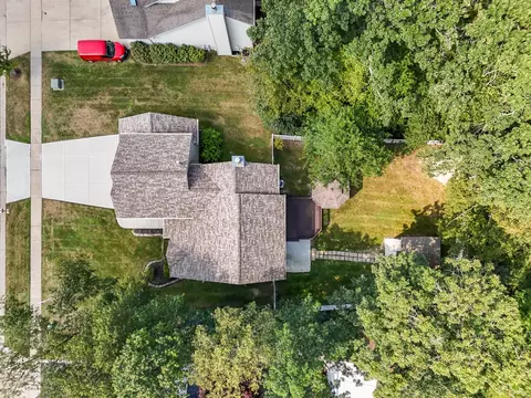 55 W Chestnut Ct, Elgin, IL 60120 photo 3