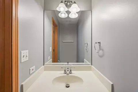 55 W Chestnut Ct, Elgin, IL 60120 photo 16