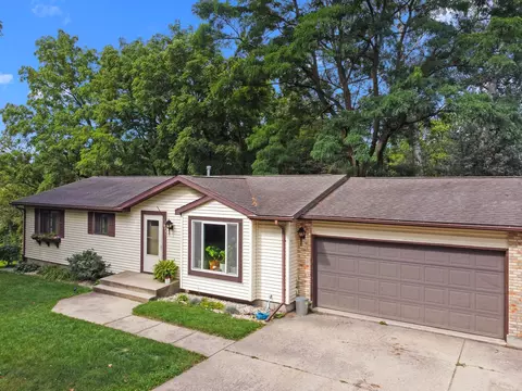 811809 E Brown St, Harvard, IL 60033