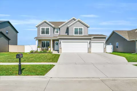 1216 Ledgestone Dr, Normal, IL 61761
