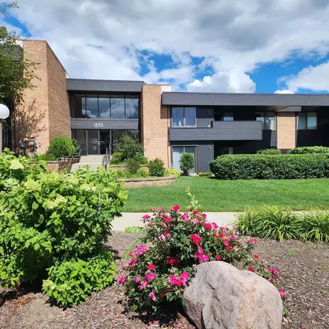 1295 N Sterling Ave #102, Palatine, IL 60067