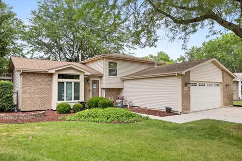 734 Rosanne St, Lockport, IL 60441