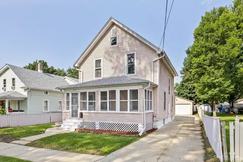 630 Cleveland St, Aurora, IL 60505
