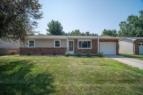 2907 Winchester Dr, Bloomington, IL 61704