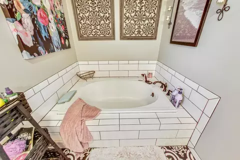 Bath - 2875 Waldron Rd, Kankakee, IL 60901 photo 5 of 5